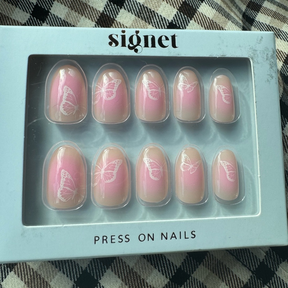 Signet Pink Butterfly Press On Nails